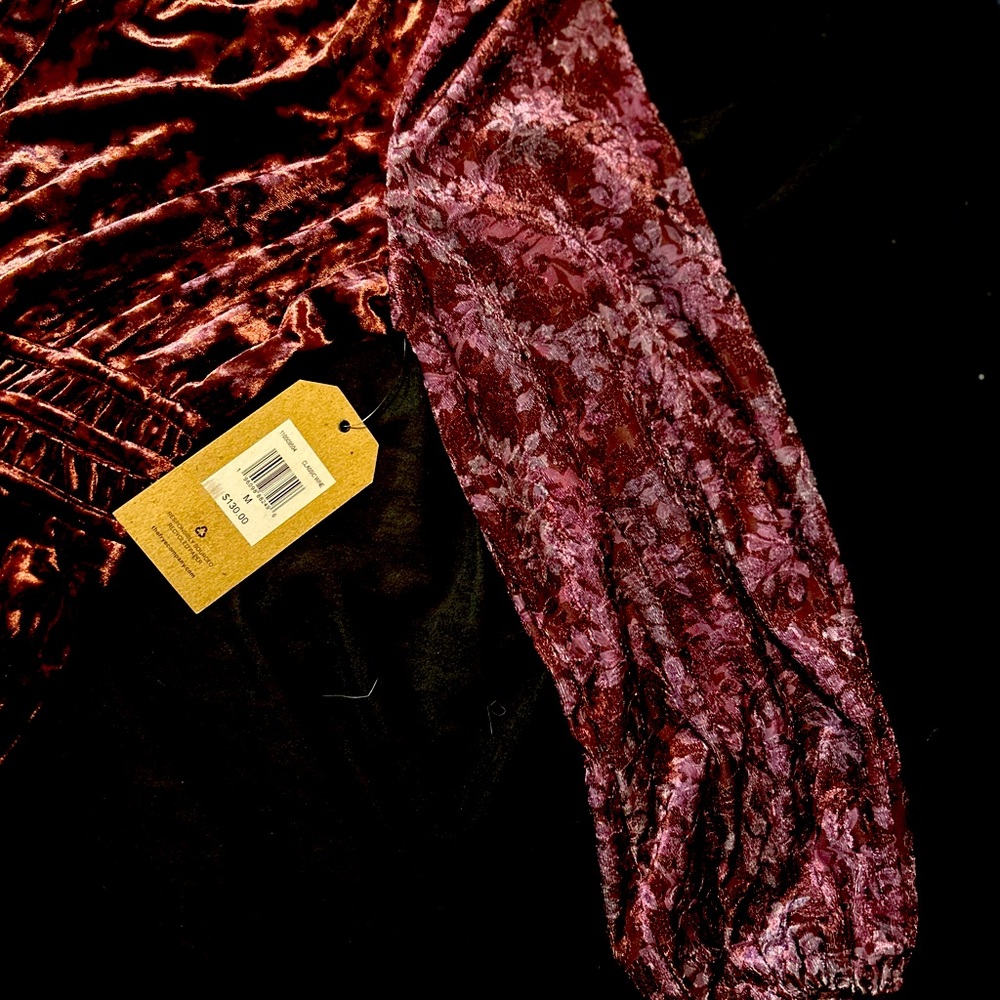 Brand new with tags Frye & Co burgundy velvet midi dress size medium.